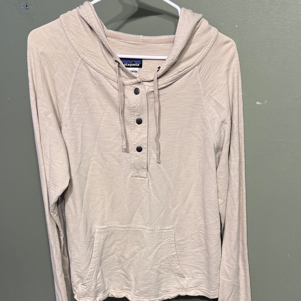 Patagonia Women's Beige Hoodie Sweatshirt